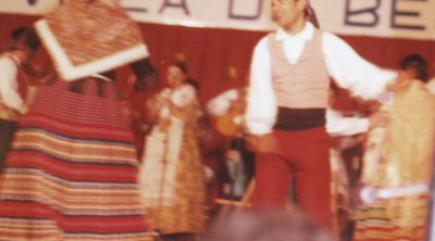 Bailando. XIII Festival de Folklore de Beniel. 22 de mayo de 1999.